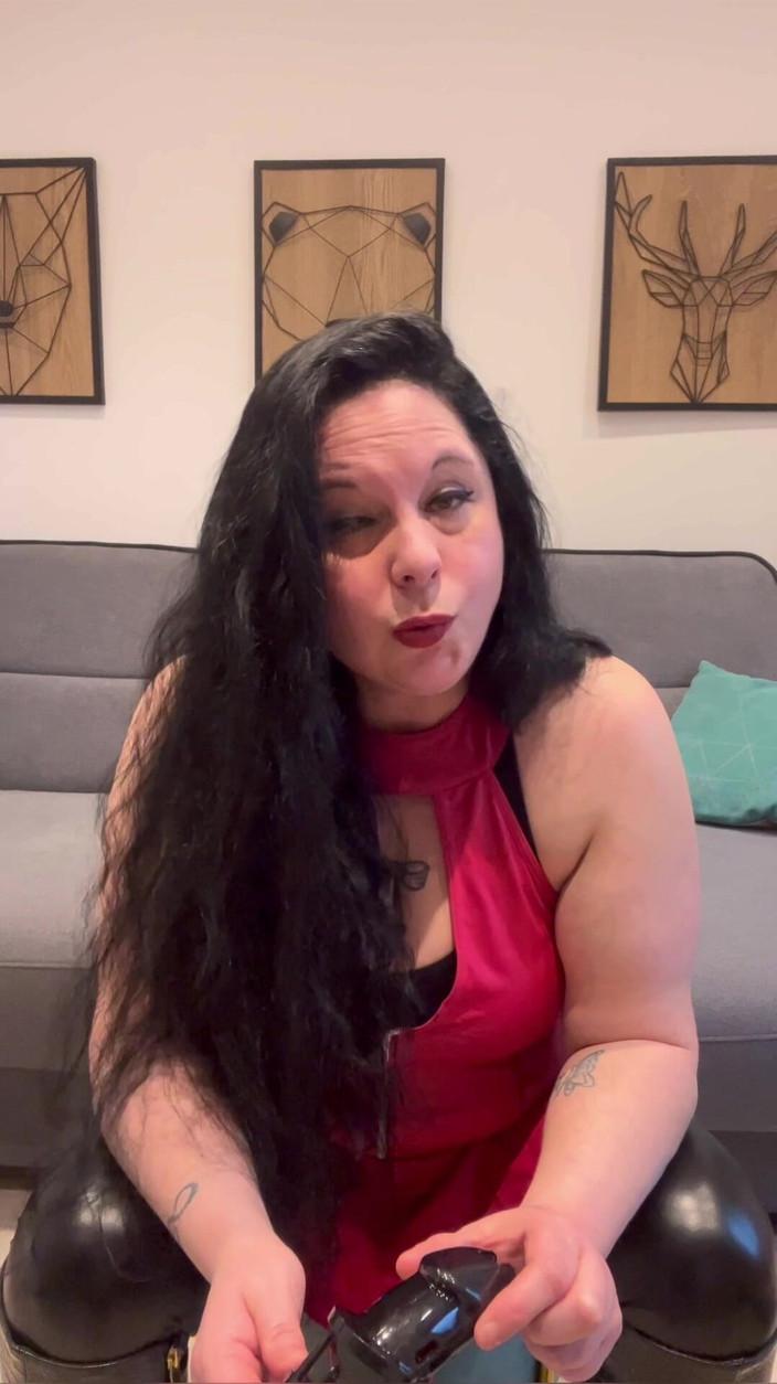 Maitresse Clara: Condizionati a stare nella gabbia di castità