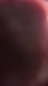 Lindo femboy juega con su precum y se corre justo en tu cara