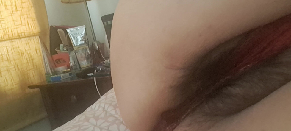 Mommy big hairy pussy: बॉडीसूट में एमआईएलए शरीर के ऊपर चल रहा है