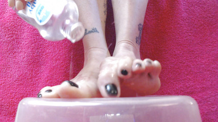 Abby Anna: ASMR nedbalé naolejované chodidla na nohou