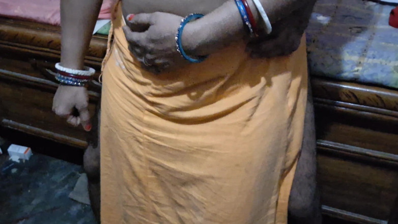 Busty Banuu: Indischer ehemann fickte seine indische ehefrau im doggystyle und gab...