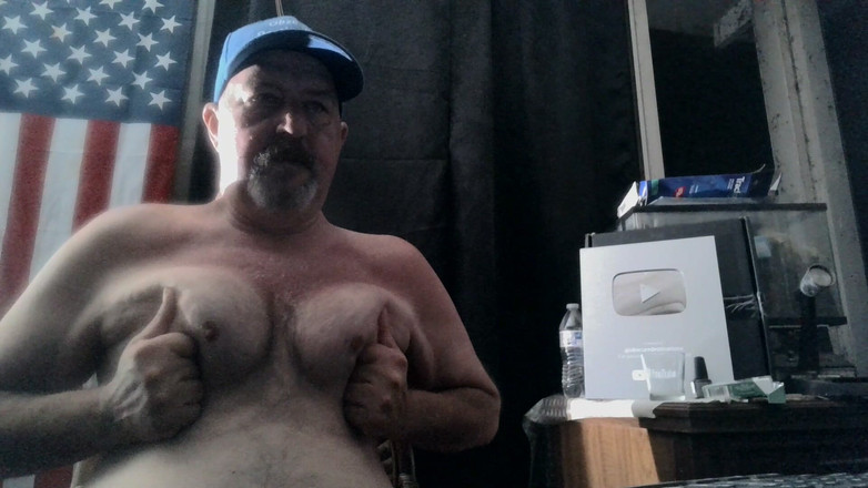 Kind Chub: Dobré pondělí ráno! Moje kozy čekají na tvého ptáka