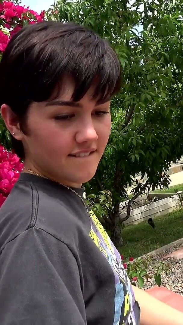 Daisy Taylor sucks a dick outdoors (Tgirls xxx) Daisy Taylor sucks a dick outdoors (Tgirls xxx)