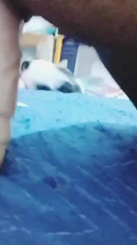Jugando solo con mi pequeño coño
