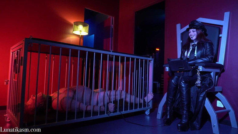 Mistress Lunatika: 새장 여주인 Lunatika에서 전기로 처벌