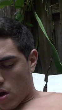 Eu chupo o pau grande do meu velho amigo