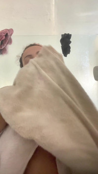 BBW duscht im fitnessstudio