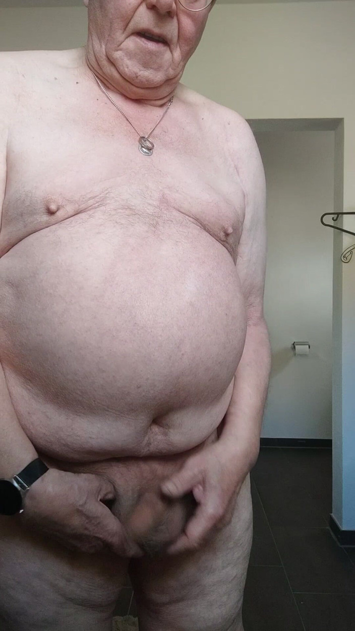 Karlchengeil: Acidente no traseiro e punição