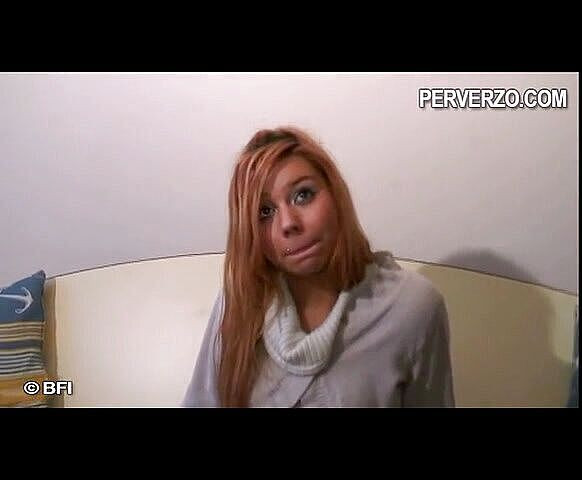 Intense Casting: 热辣的金发少女已经准备好接受两根鸡巴了