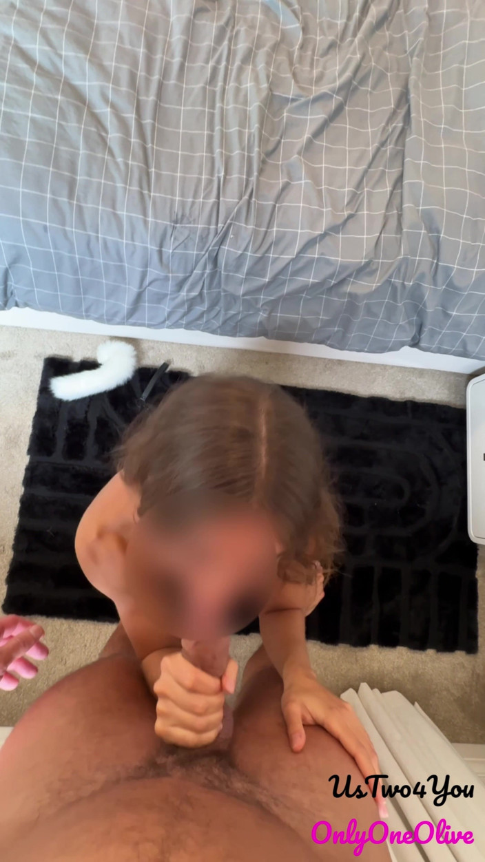UsTwo4YouX: Latihan dubur dan pantat ke mulut untuk Lioness nakal kecil...