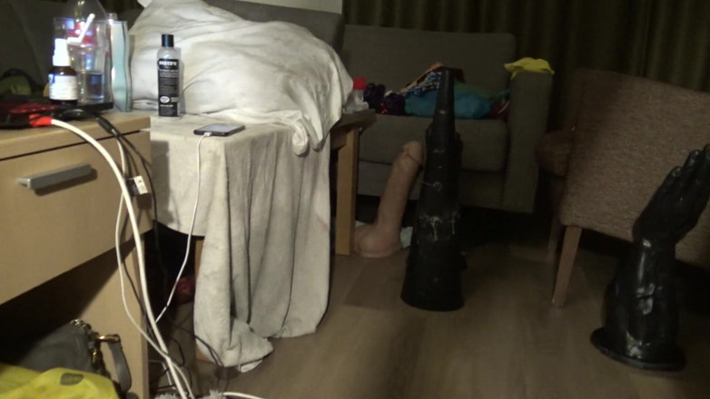 Siswet: Test il mio dildo cono da 25 pollici