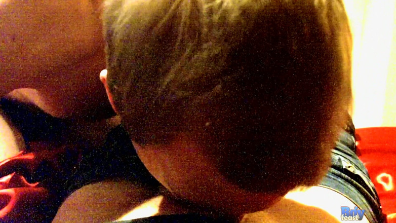 Holo twinks: Erik Reese iz van de kamp'ı sikiyor