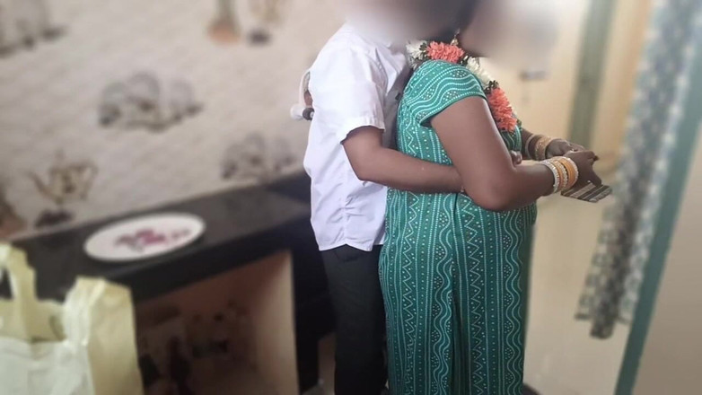Telugu-fuckers: India madrastra follada en la cocina, la follé para sorprender...