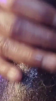 Une belle-fille desi sexy suce une bite et se fait baiser