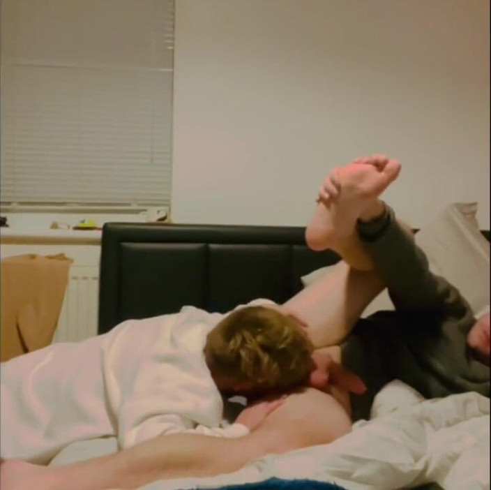 GlennandSonny: Přítel se dostane na moje místo a pak ho nakrmte...