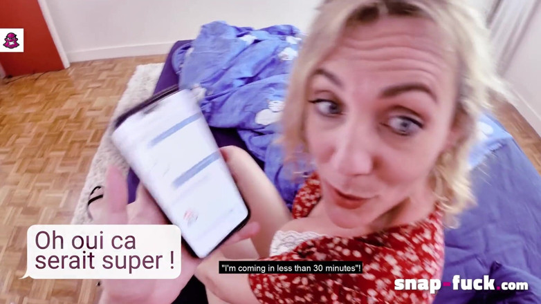 Snap Fuck: Mya &amp; Candy Love lingând pizda și futându-se pe la spate într-un sex în...