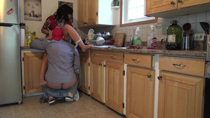 Stepmom Susan: Türk üvey anne üvey oğlu amından kendi dölünü yaladığında şok oluyor