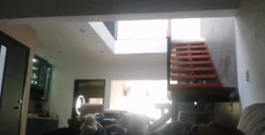 Aku menyerahkan kamar tidurku untuk tamuku