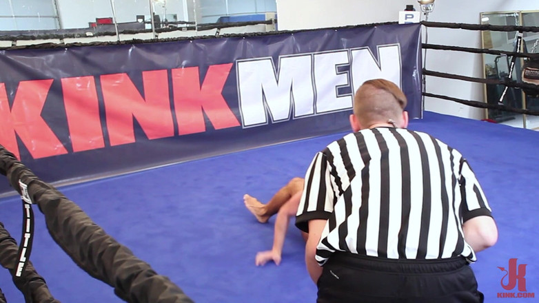 Kink Men Classics: Brian Bonds &amp; Trey Turner twee gespierde hunks worstelen om aflossing!