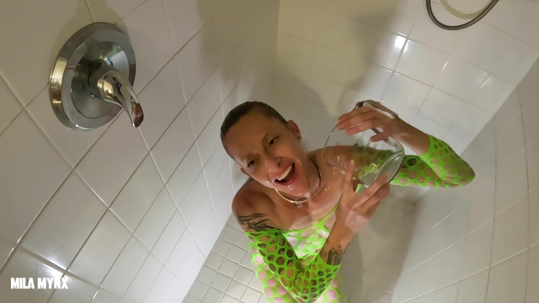 Mila Mynx: Neon děvka Gulps dvojitá chcaní ve sprše