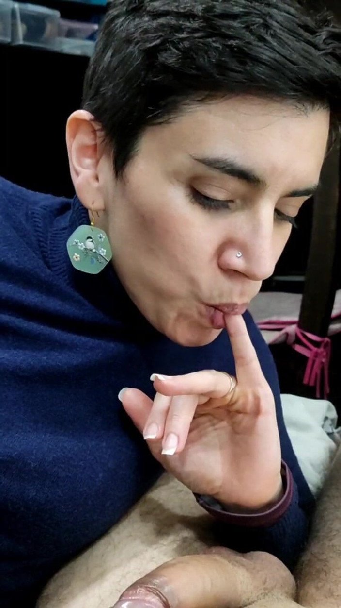 TheArtOfCum: Una sveltina! Sborro sul suo cioccolato preferito!