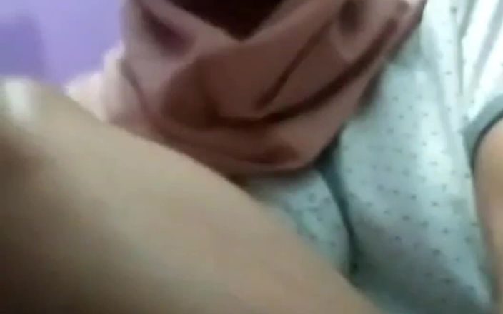 Jilbab69: Cắm lỗ âm đạo cho đến khi nó xuất ra