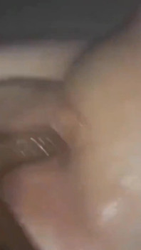 Suami menampar memek sempitku sampai muncrat