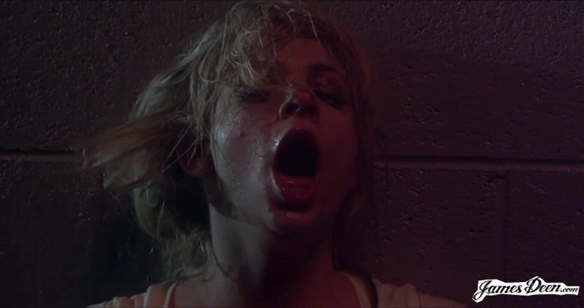 James Deen: Dahlia sky dientot anal di luar ruangan sama james deen