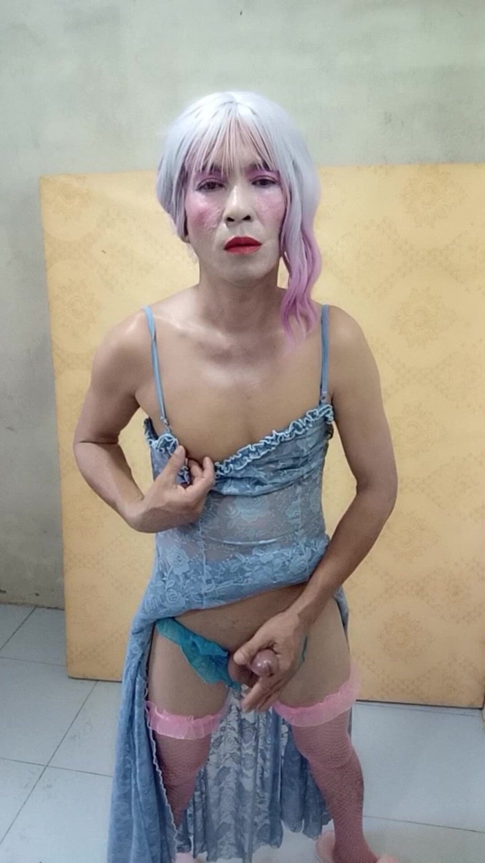 nguyen dang thien tri: Oanh Le Shemale Eyes Sexy Dress Porn Standing with a...