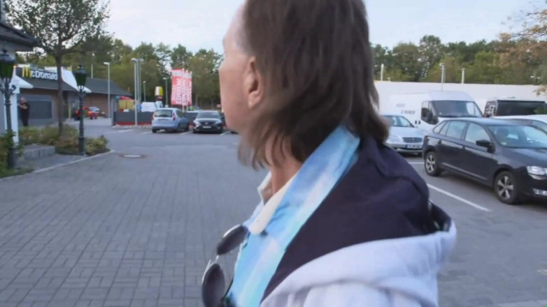 Deutschland porn: Tubuh bahenol cewek seksi rambut pirang ini dientot habis-habisan sama...