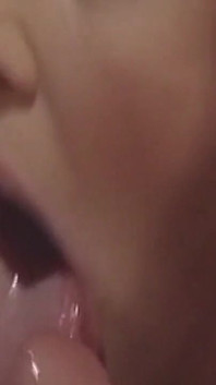 นมโชว์ผมบลอนด์เงี่ยนโดนเลียหีอย่างดูดดื่มแล้วโดนเย็ด