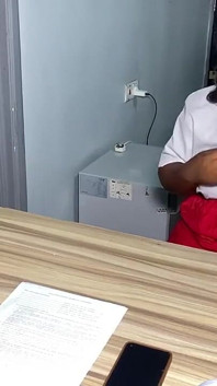 La studentessa maliziosa sa come ottenere ciò chevuoleoe una volta