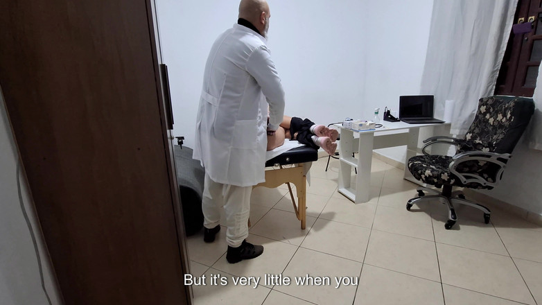 Gabi SweetCouplesStories: चोदने लायक मम्मी की गांड चुदाई परीक्षा के दौरान प्रोक्टोलॉजिस्ट द्वारा उंगली की जाती है