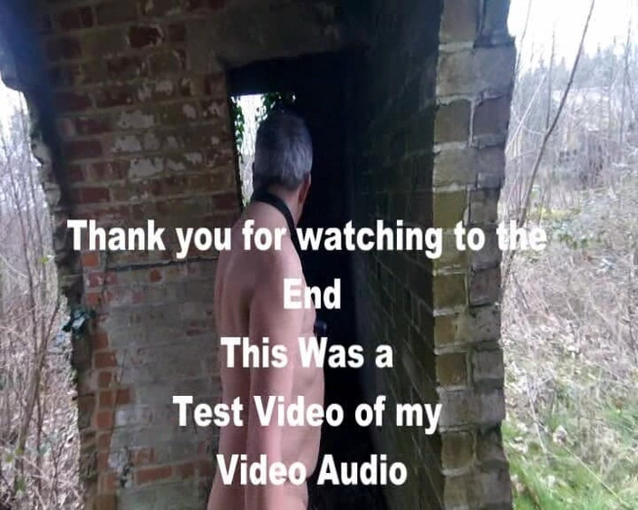 Andy: Cởi đồ để đi dạo khỏa thân