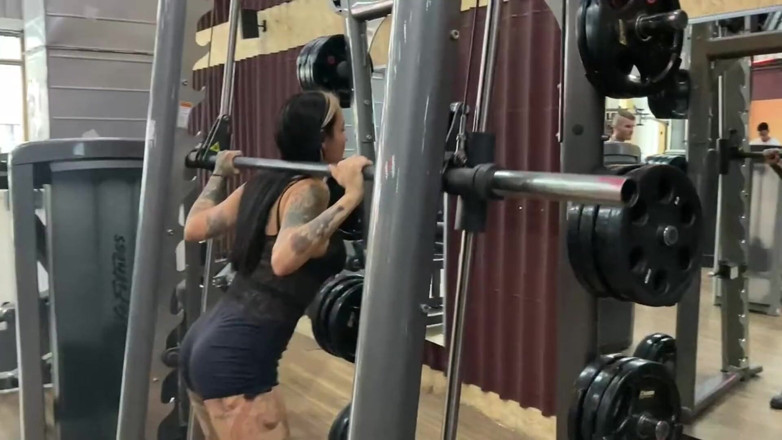Carmona's films: Eu fodi a garota tatuada gostosa da academia