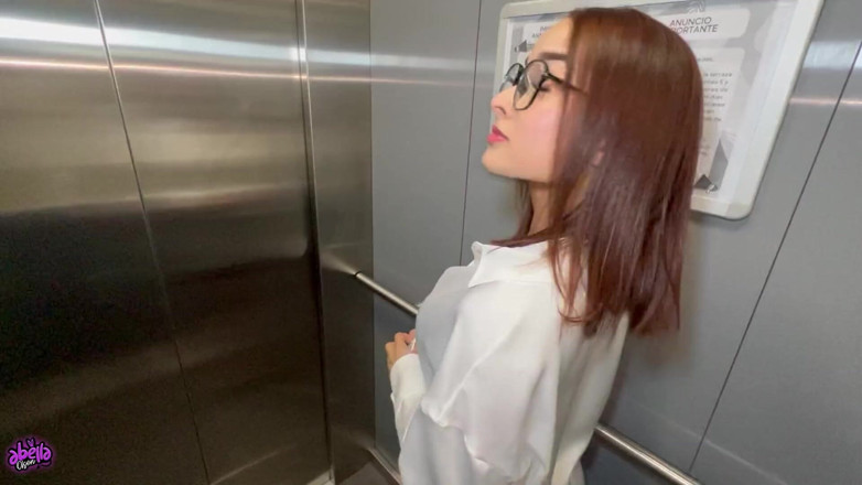 Abella olsen1: Aku meniduri sekretarisku dan membuatkannya creampie!