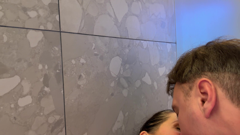 Mintaxxx69: 다른 남자와 자쿠지에서 따먹히는 마누라, 깊은 목구멍, 바람난 남편, Pt1