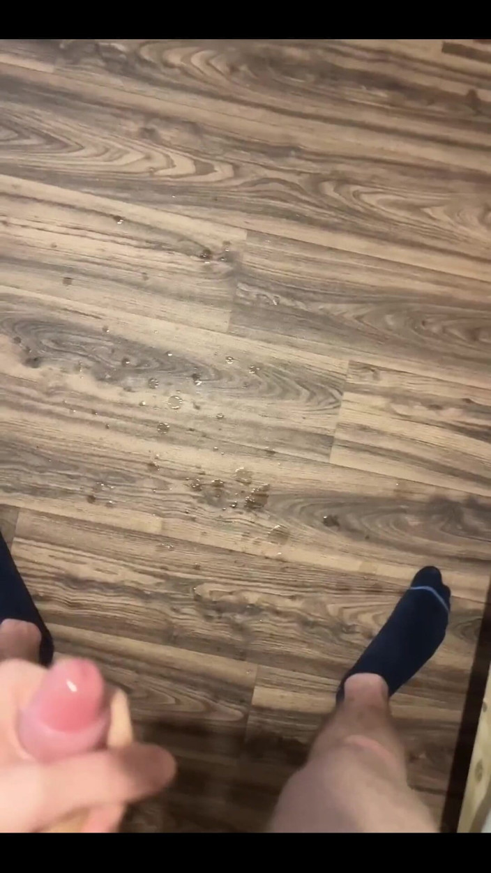 Johnny69227: O femeie twink excitată de 18 ani se masturbează și geme tare -...