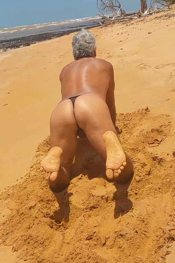 Ladysilvas: Ladysilva sulla spiaggia Molto calda in mutandine