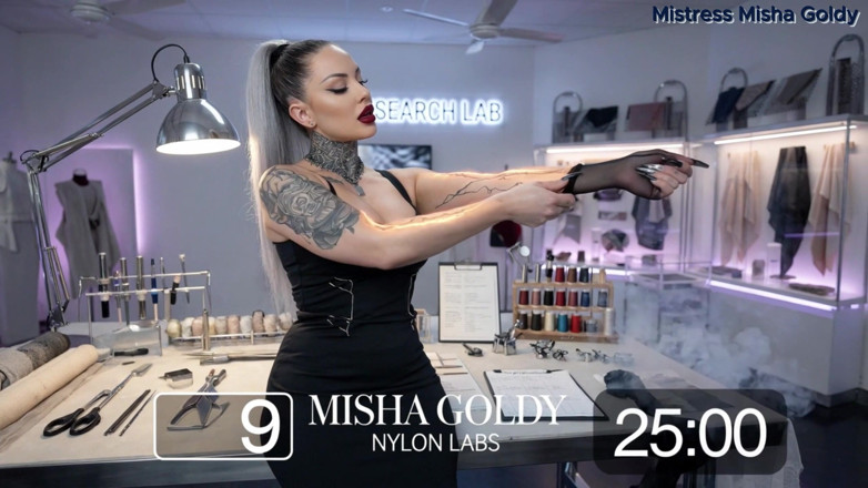 Goddess Misha Goldy: Psycho en nylon. Guerre psychologique enveloppée dans un tissu sheer