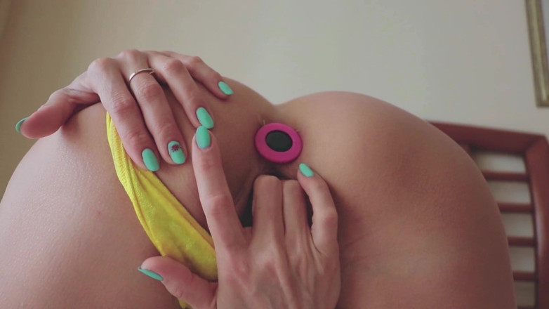 MiDjuShow: Babe with anal plug gets a big dick.
