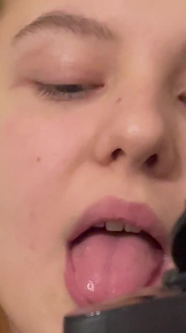 JuiceLussie: Masturbando na web cam