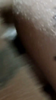 Moja żona przybywa późno z klubu z jej cipki All Sticky with cum i ona sprawia, że ssę spermę innego mężczyzny