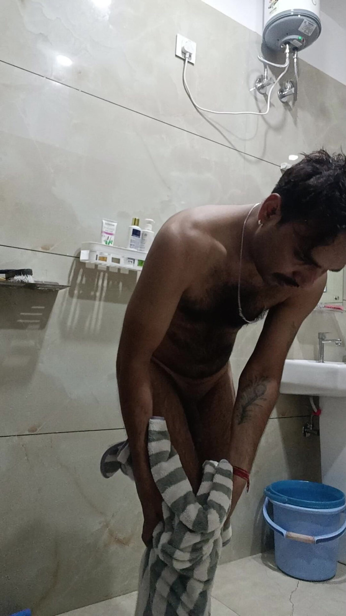 Rajasthani-old-lover: indiano desi uomo sesso e spettacolo doccia scarpa e masturbazione