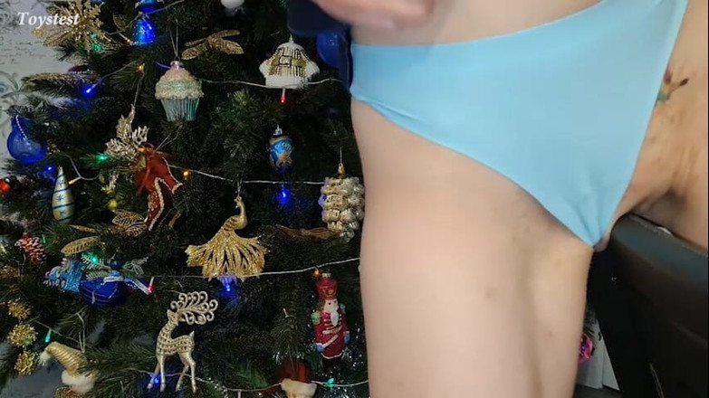 Toystest: 의자를 문지르며 오르가즘을 느끼는 면도한 마누라