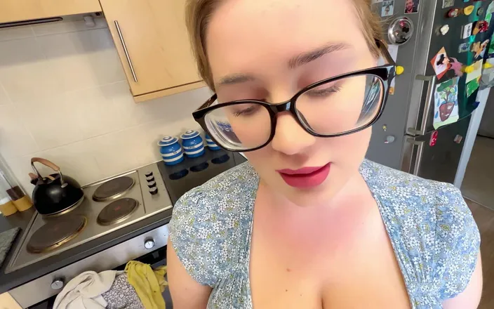 JessieHH: Mommy Fucks Neighbor After His Party