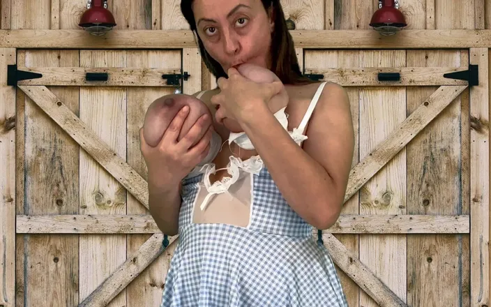 VeeVee Vixen: Tied Tits MILF Selfie Shoot