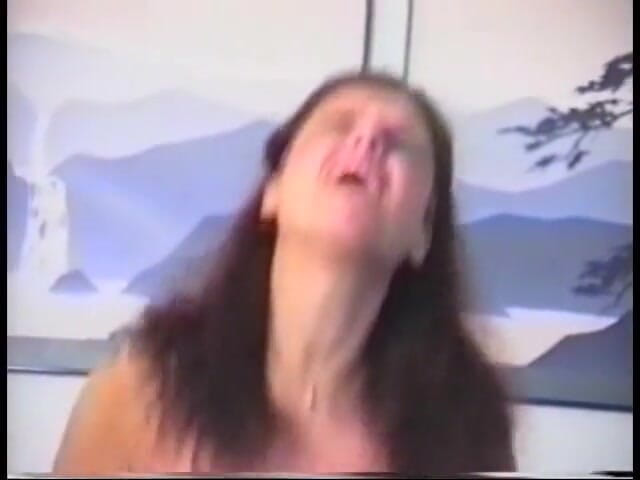 Best Butts: Nadržená holka má ráda, když má propíchnutou kundičku vylízanou a...