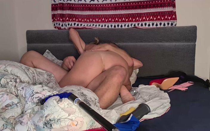 Anal Fetish Couple: Pasangan amatur dalam seks miang menikmati melancap