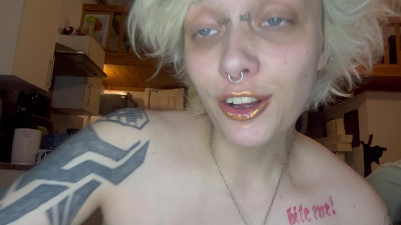 Glitterqueen1999: Mund-fetisch, lippenstift-fetisch, kein make-up, goth mädchen